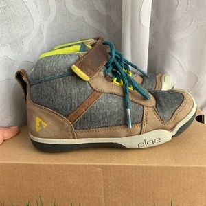Plae Kaiden (boys) size 11 hiking boots